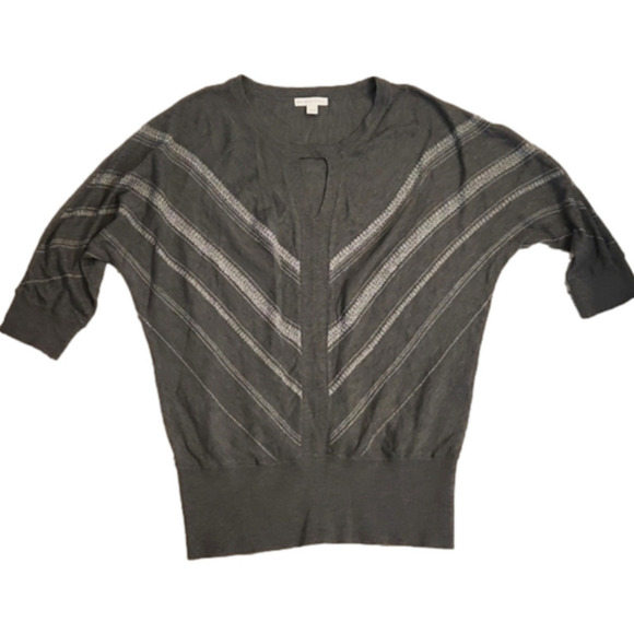 WOMENS New York & Co gray with silver cut out quarter sleeve top size Medium. - Picture 9 of 15